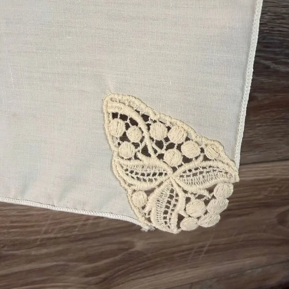 BARDWIL LINENS Vintage Cloth Napkins (7) Permanent Press Lace Details